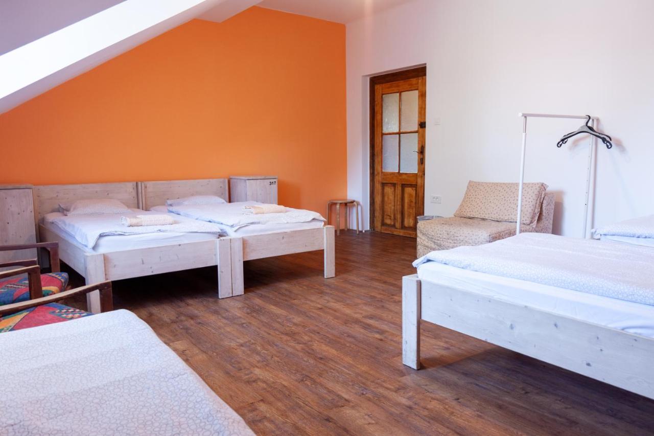 Vila Veselova, Ljubljana City Center Hostel Kültér fotó